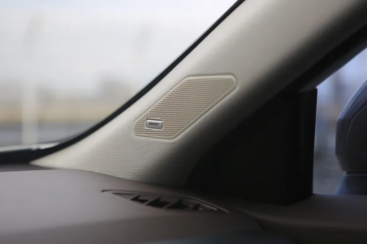 旗艦版配備BOSE高階音響，無論短程通勤或長途旅行，都能提供沉浸式的音樂氛圍，讓駕駛與乘員更放鬆。林浩昇攝