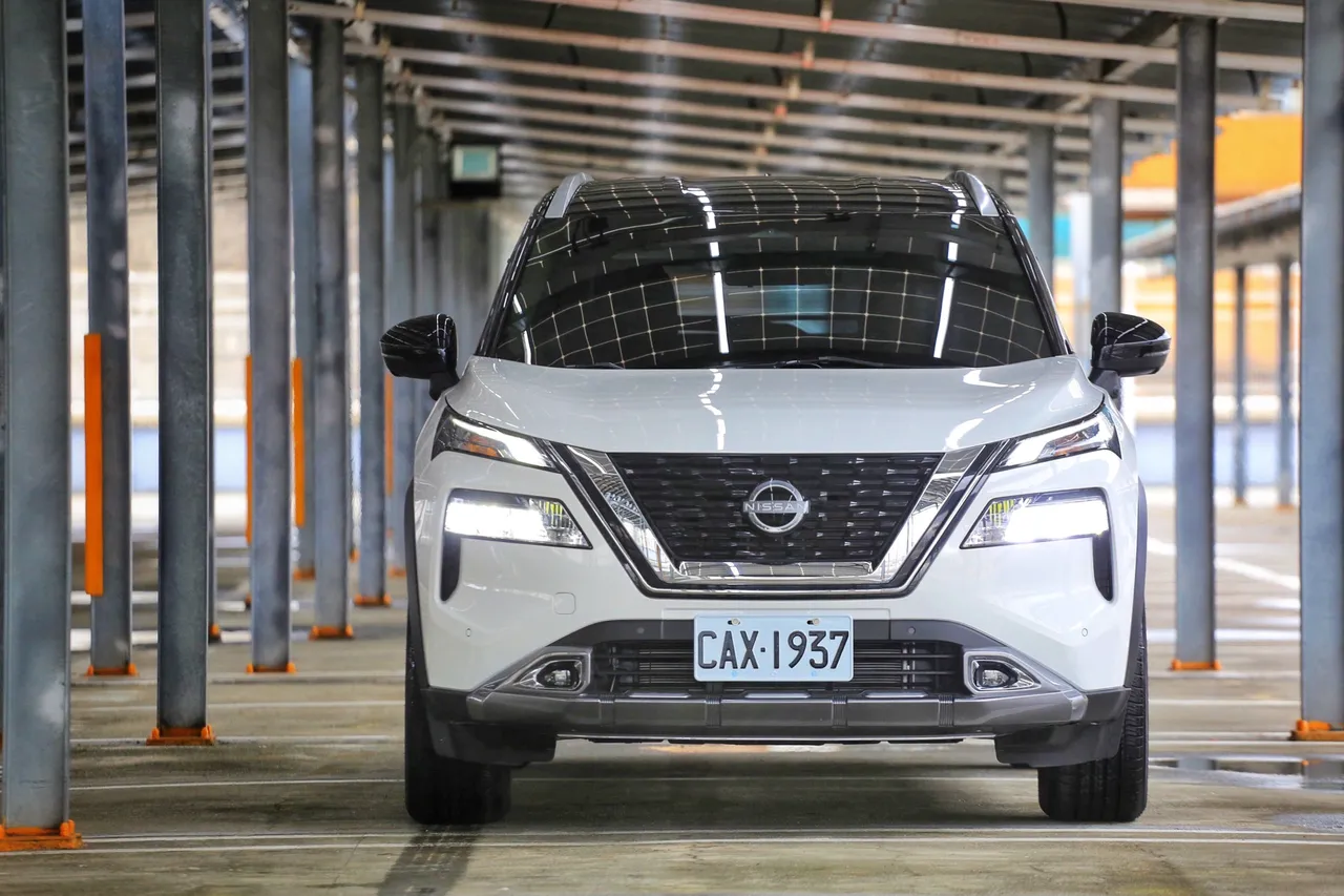 在國產中型SUV級距中，Nissan X-Trail透過VC-TURBO輕油電動力、鋁合金車體工程與完整安全科技，鎖定重視油耗穩定性、舒適度與科技輔助的家庭使用者。林浩昇攝