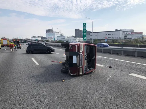 國一北上中壢路段3車事故　3人受傷送醫