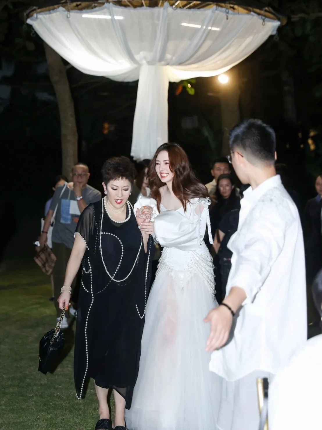 郭碧婷踏實低調、孝順的個性，深得向太信任。翻攝自微博