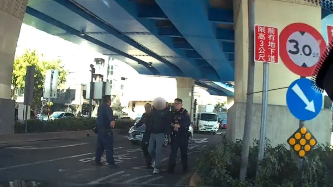 高鐵左營站外「搶案」！30歲男開車載走240萬現金遭圍捕　竟是這狀況