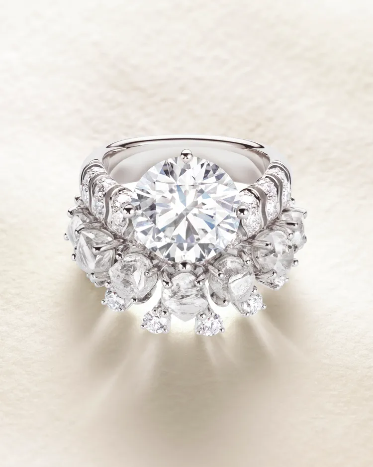 De Beers Vibrations 高級珠寶系列Echo鑽石戒指。品牌提供