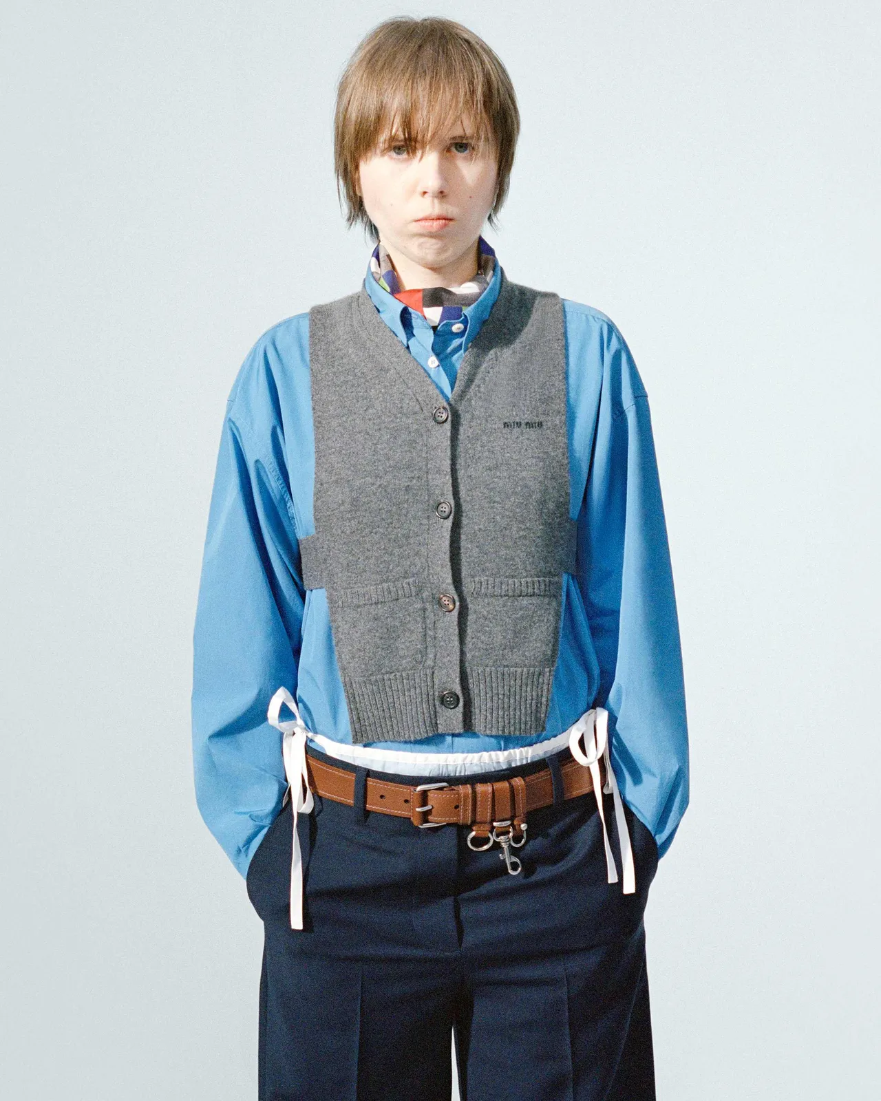 Miu Miu 2026春夏的重點單品「綁帶背心」。品牌提供