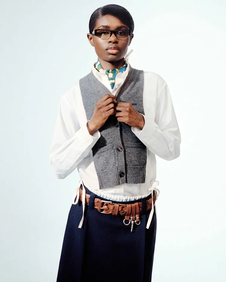 Miu Miu 2026春夏的重點單品「綁帶背心」。品牌提供