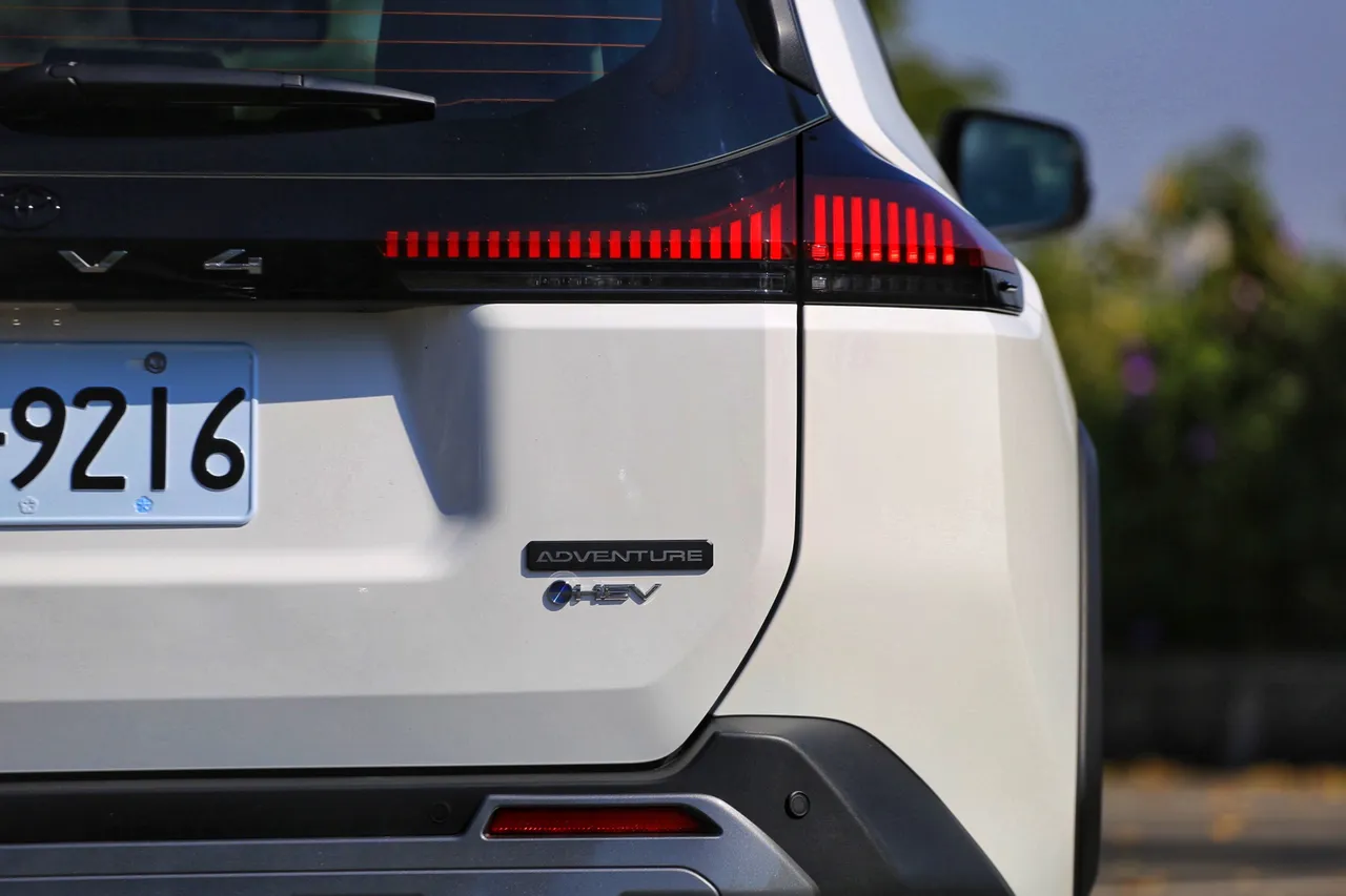 Toyota第六代RAV4 ADVENTURE不只是越野感十足的SUV，更在座艙舒適性、科技配備與安全系統上全面升級。林浩昇攝