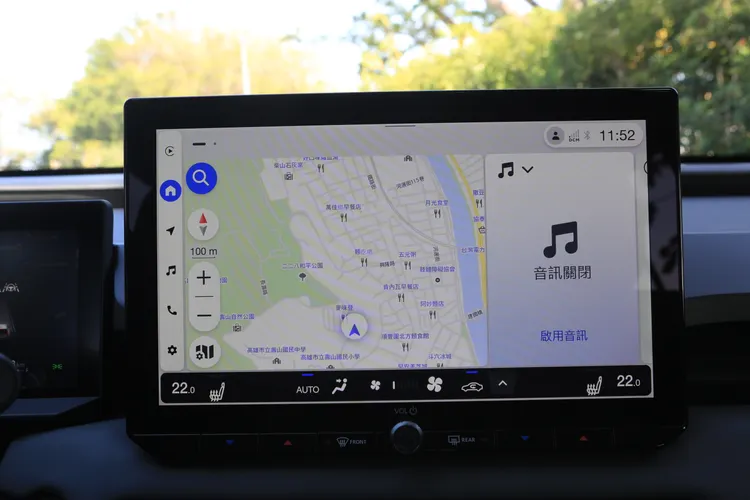 12.9吋觸控主機搭載Arene OS與TOYOTA Connect，讓車輛資訊、空調與導航一目了然，整合性高、操作便利，是科技化座艙的重點。林浩昇攝