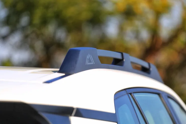 ADVENTURE專屬越野型車頂行李架，強化戶外實用性與冒險造型感。寬幅設計可支援各式裝備，兼顧功能與視覺張力。林浩昇攝