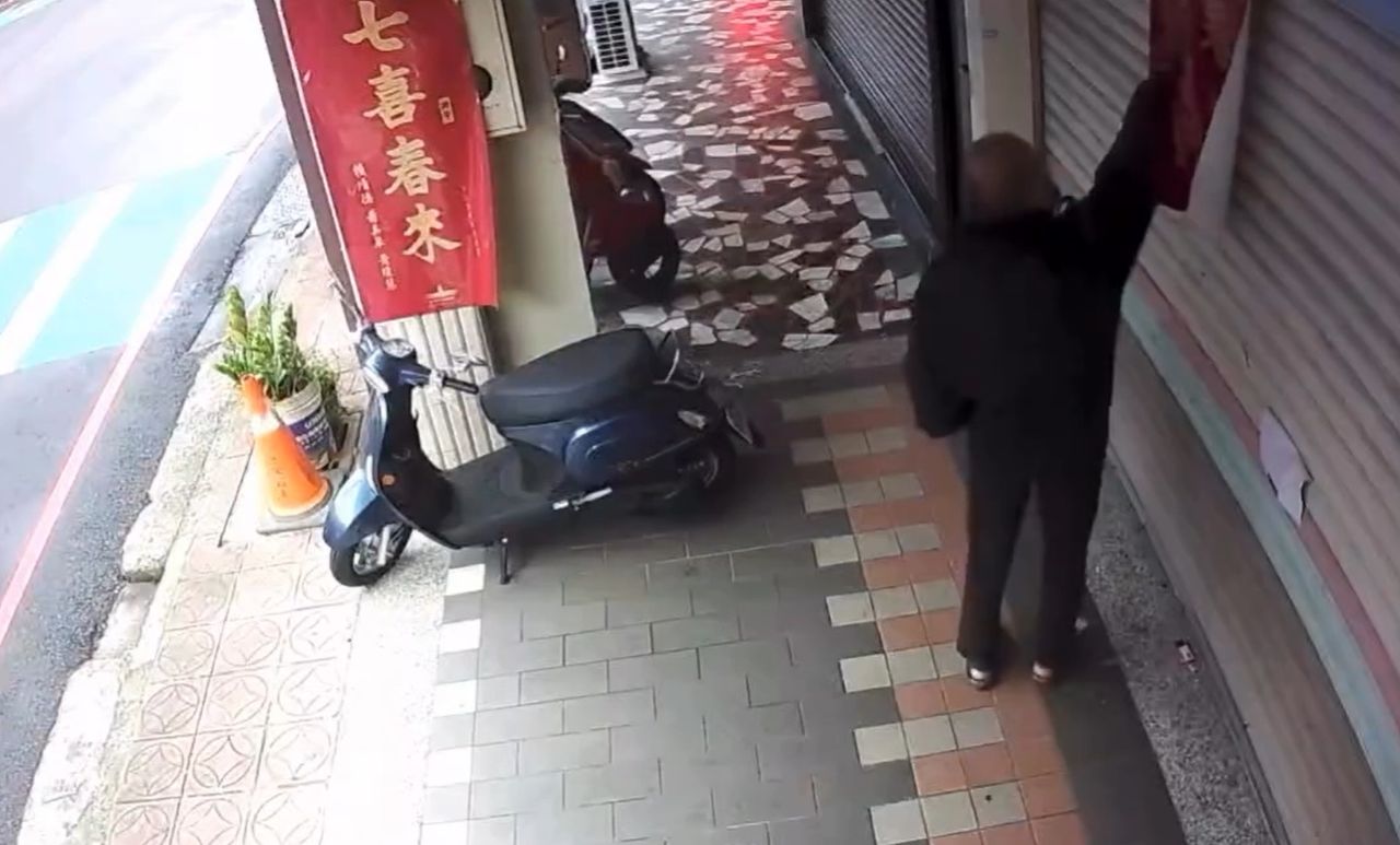 「黑衣阿北」割破黃瓊慧春聯、挖空賴清德名字 抓到人了