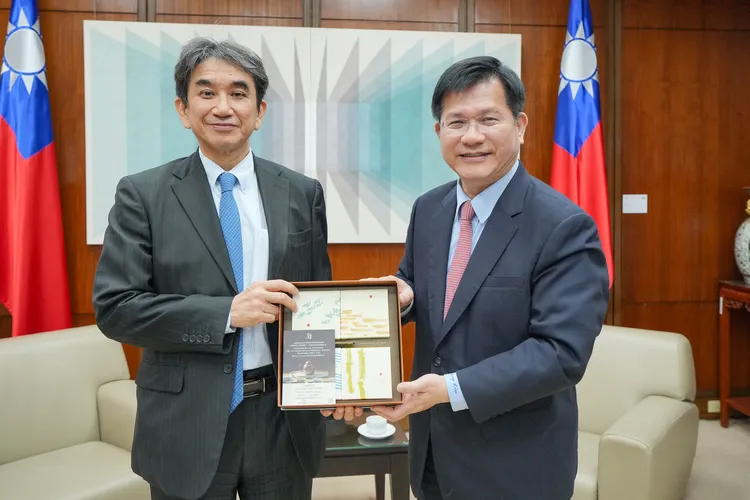 垂秀夫上月底拜會外交部長林佳龍。翻攝自林佳龍臉書