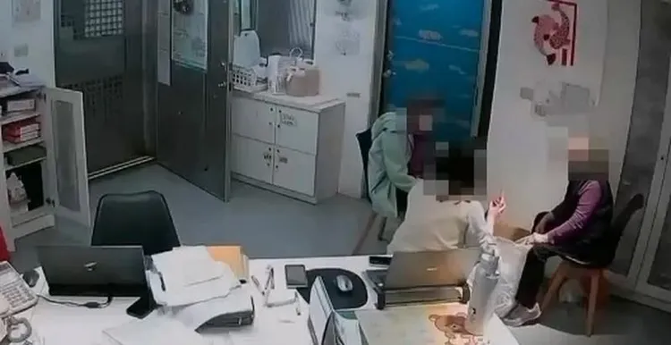 員工朝碎紙機刀頭噴灑含有易燃性氣體丁烷的潤滑油，造成氣爆起火。消防局提供