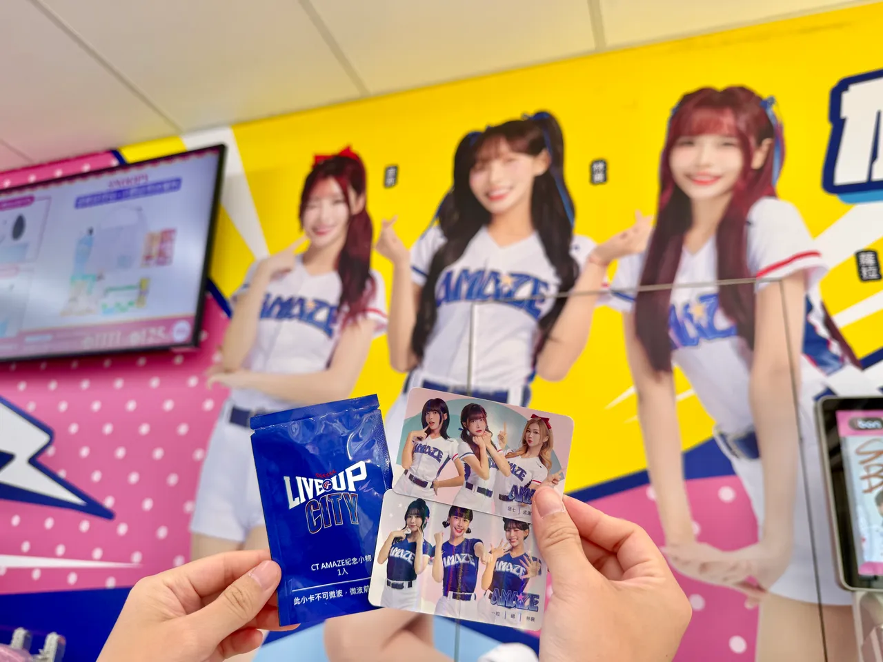 期間買鮮食送CT AMAZE女孩小卡。莊偉祺攝