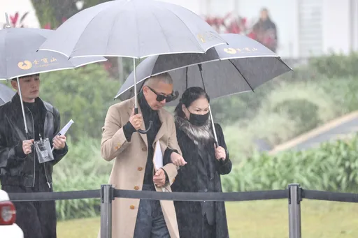 找李靚蕾律師團防具俊曄爭遺產　S媽14字回應了