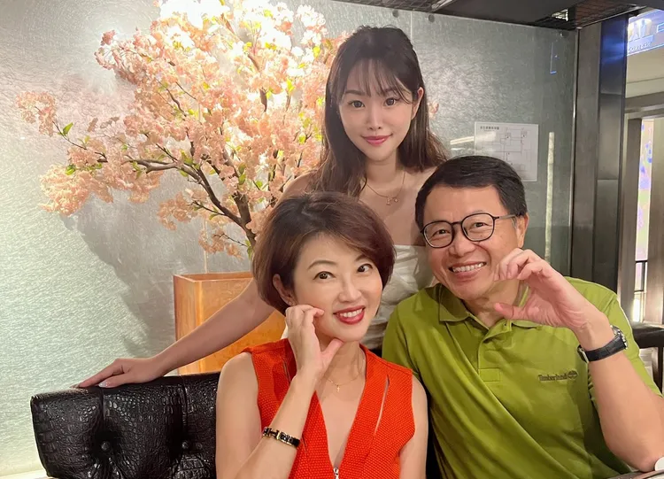 吳中純與梅聖旻結婚28年育有1女。翻攝吳中純臉書