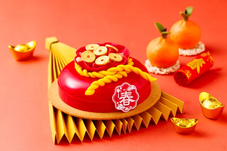 JR東日本大飯店台北的「香草玫瑰覆盆子（聚寶盆）」(售價1200元)外型以聚財福氣為設計。JR東日本大飯店台北提供