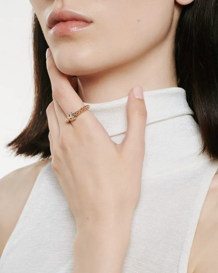 SOLO系列閃耀層次的結構節奏。品牌提供