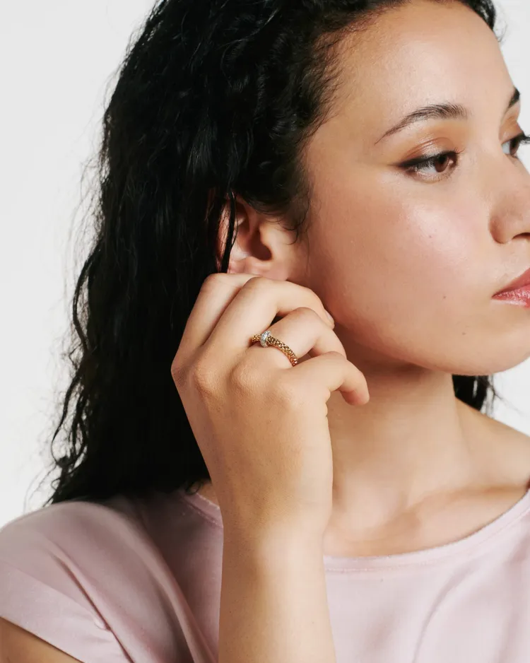 PRIMA系列擁有最輕盈的珍貴質感。品牌提供