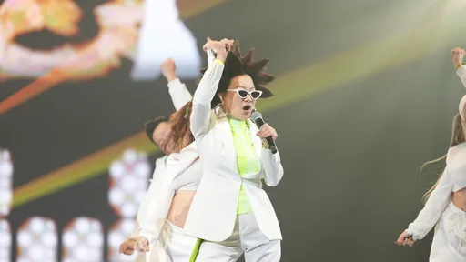 35組豪華卡司嗨翻《紅白》　比莉經典歌曲燃爆現場