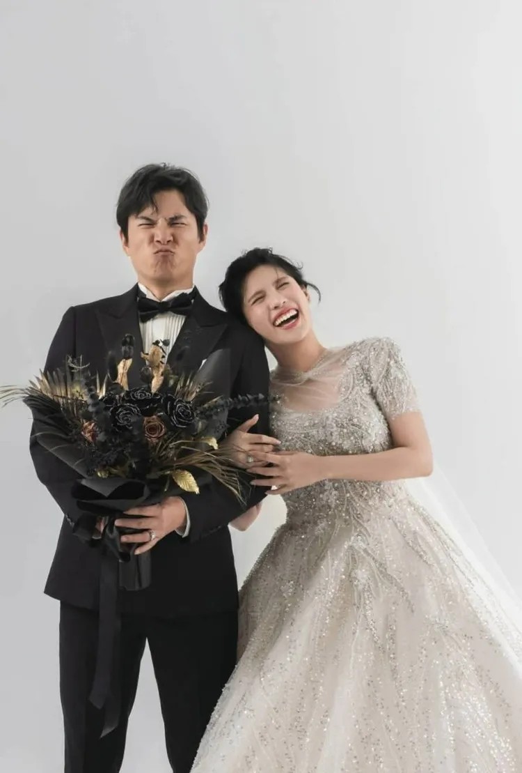 孫協志（左）和夏宇童婚紗照，幸福甜蜜。翻攝夏宇童臉書