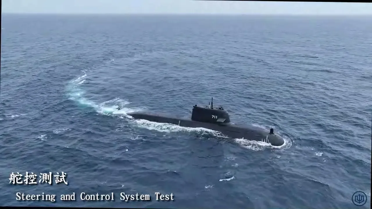 台灣首艘自製潛艦「海鯤軍艦」淺水潛航測試全紀錄。台船提供