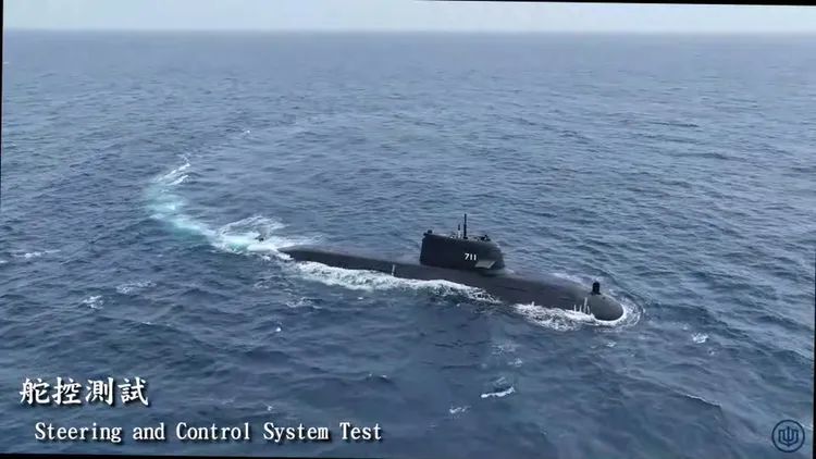 台灣首艘自製潛艦「海鯤軍艦」淺水潛航測試全紀錄。台船提供