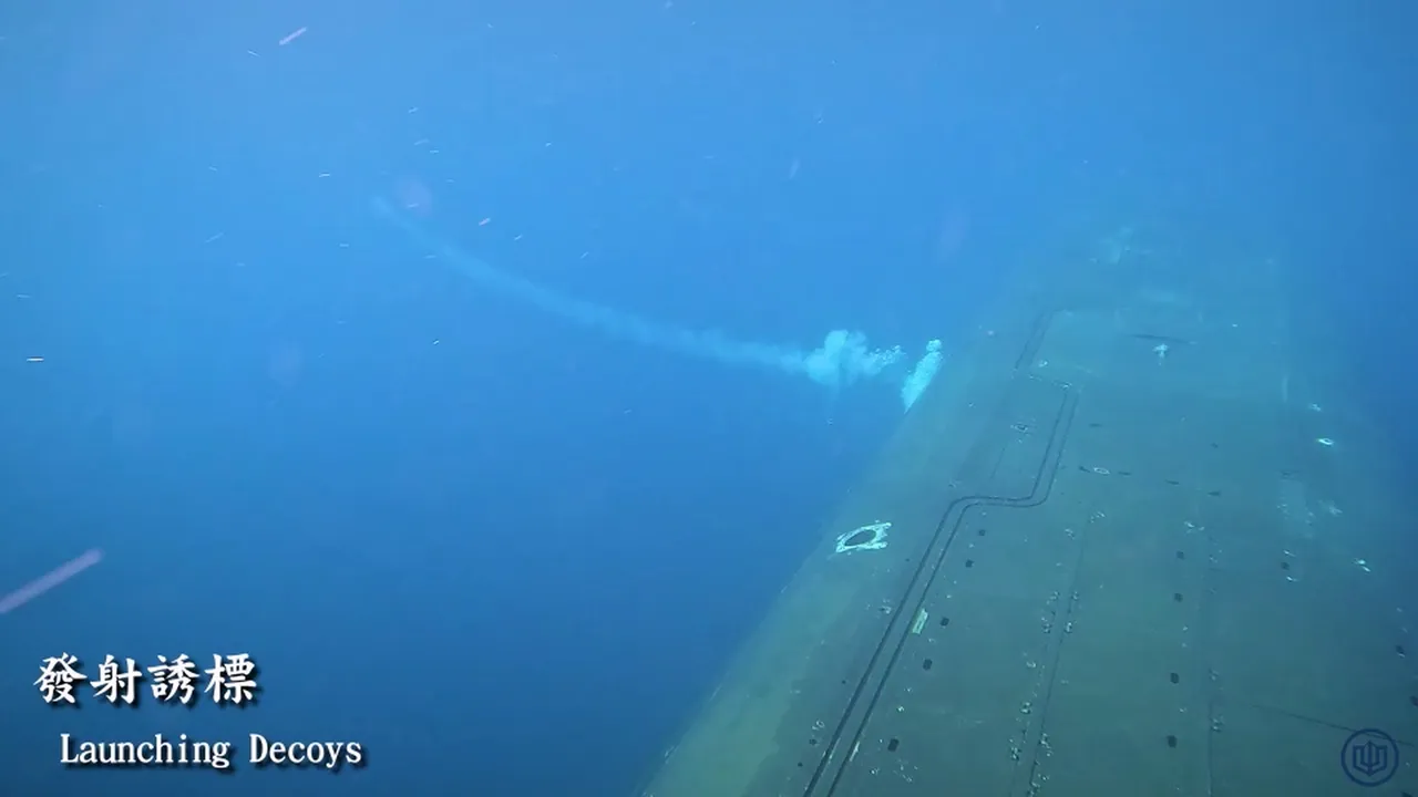 台灣首艘自製潛艦「海鯤軍艦」淺水潛航測試全紀錄。台船提供