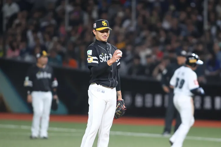 徐若熙首披軟銀球衣亮相。  彭欣偉攝