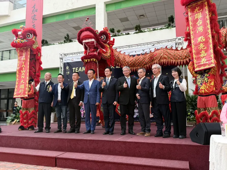 記者會請來全台贊助企業共襄盛舉。莊曜聰攝