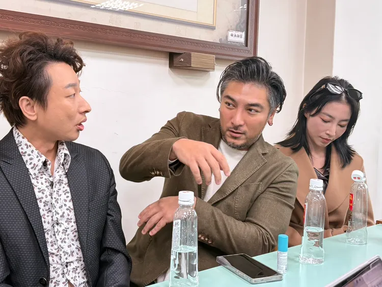 羅平（中）想要再生一寶。王思穎攝