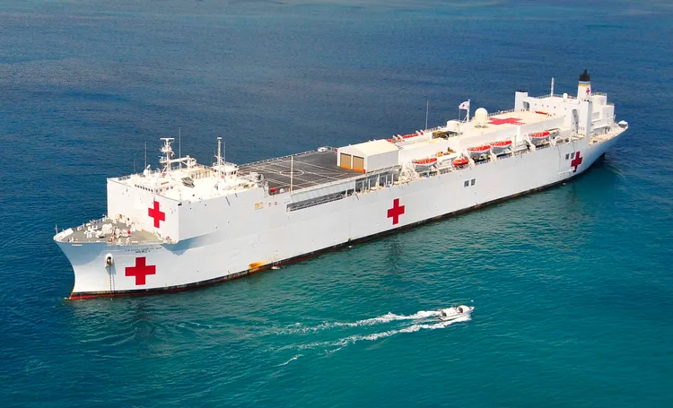 圖為美國海軍醫療艦「仁慈號」（USNS Mercy）。取自維基百科