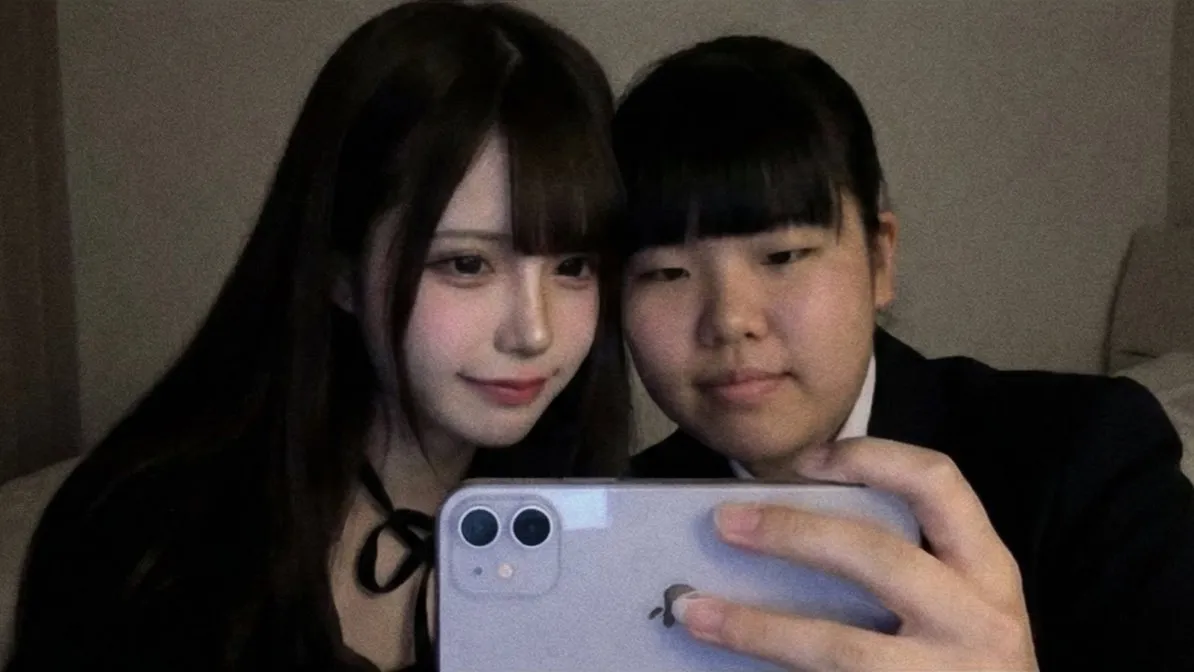 日本網美rori0714的整形前後同框照引發熱議。翻攝自X