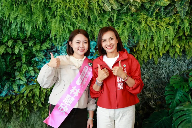 邱議瑩在市長提名初選失利後，全力投入議員輔選。翻攝畫面