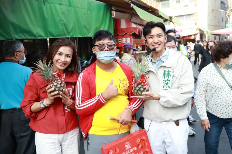 邱議瑩在市長提名初選失利後，全力投入議員輔選。翻攝畫面