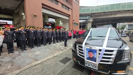 任務結束！勇消詹能傑救人殉職　打火兄弟列隊淚送