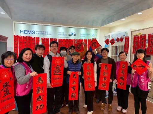 台電新竹區處邀名家揮毫送春聯　駿馬奔騰電亮年