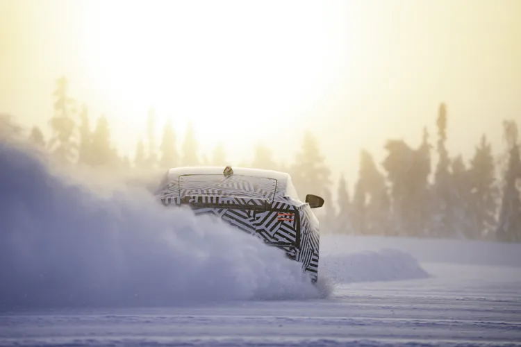 結合先進的四輪驅動技術與智慧扭矩分配系統，能夠即時監測、快速反應，且精準的將動力分配至所需車輪，無論在何種路況下，都能帶來充滿樂趣與信心十足的駕控體驗。原廠照片
