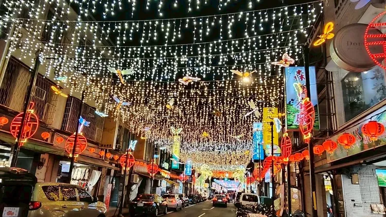 超過300公尺的城隍燈海隧道。台北市觀傳局提供