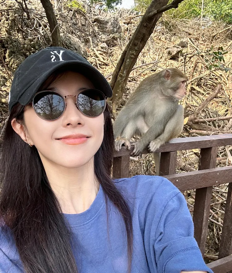 邵雨薇在影集《動物園》殺青後在壽山動物園走一圈才離開。Disney+提供