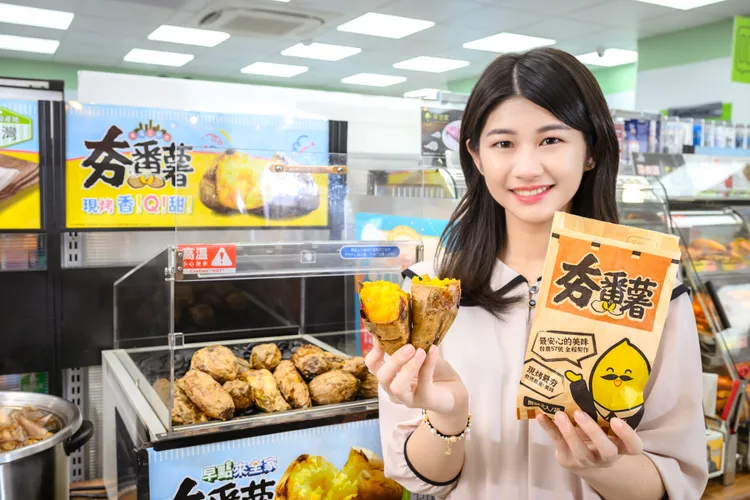 隨買跨店取夯番薯10入300元，活動限量2萬組。全家提供