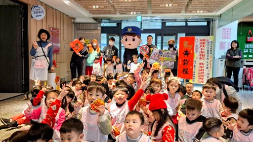 歲末年終應酬多　大園警結合區公所揮毫活動宣導交通安全