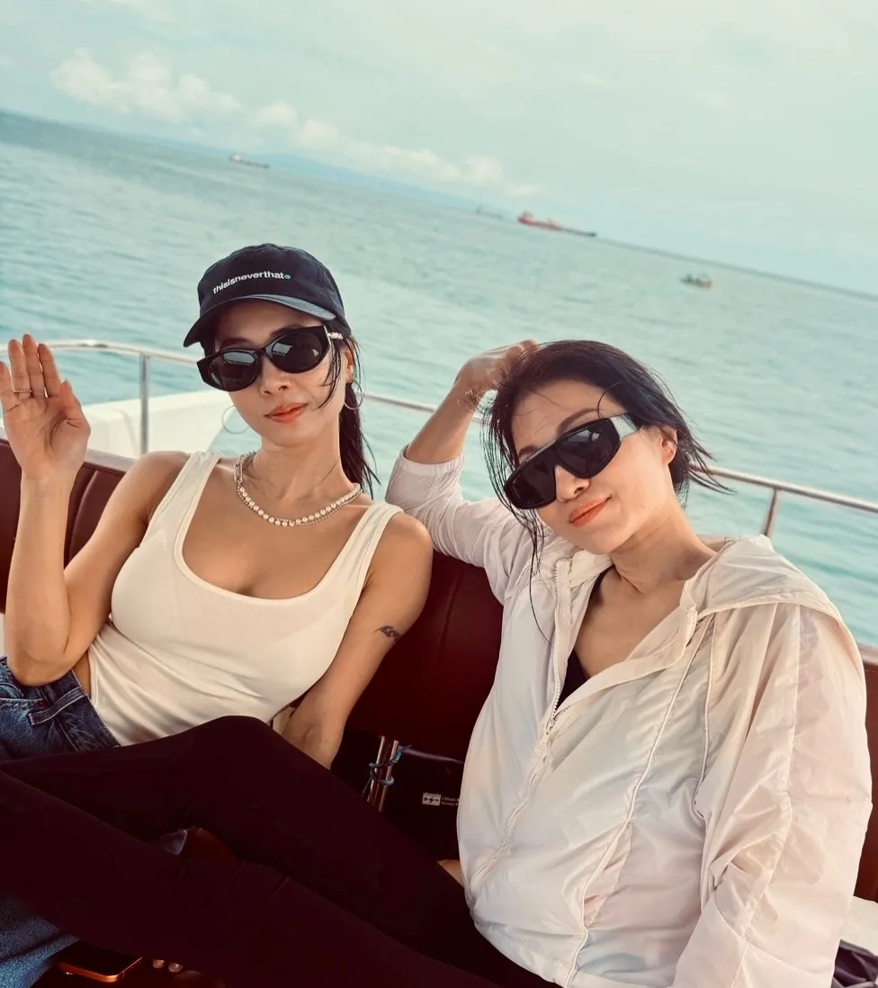 蔡依林小背心太透膚。翻攝蔡旻紋臉書