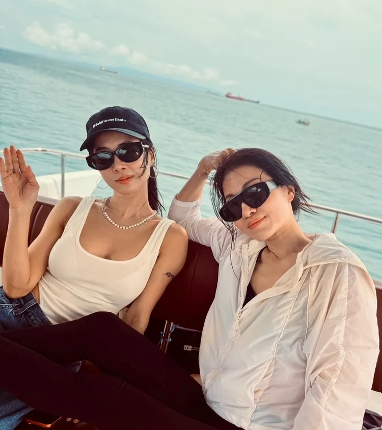 蔡依林小背心太透膚。翻攝蔡旻紋臉書