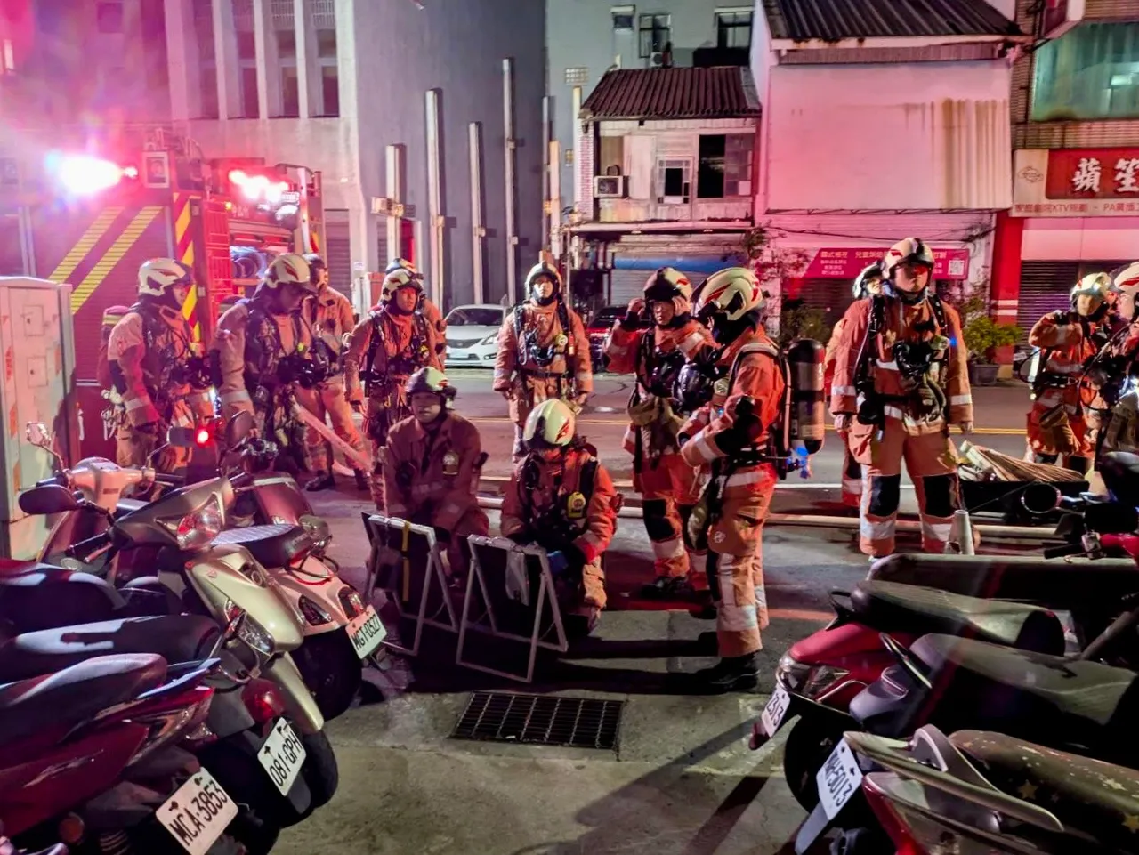 警消出動救援。新竹市消防局提供