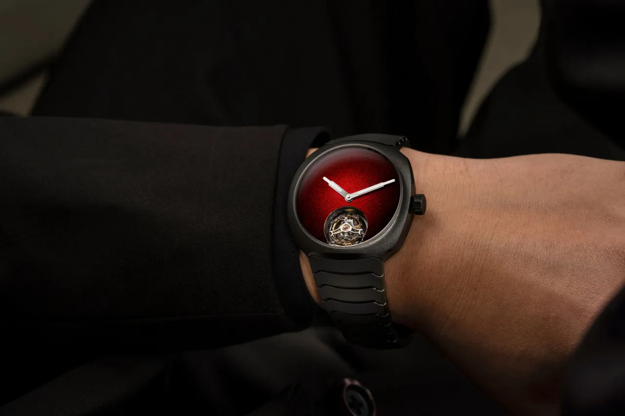 亨利慕時疾速者陀飛輪陶瓷概念腕錶。品牌提供