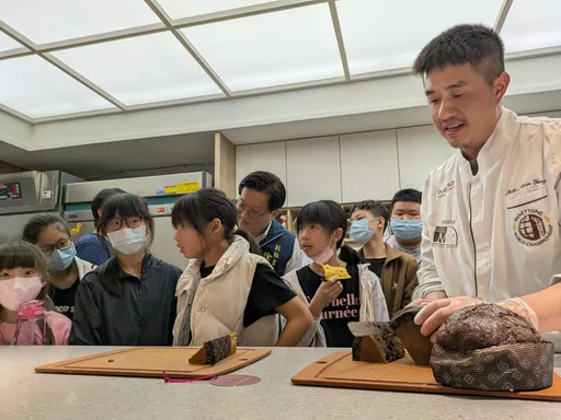 南市府攜手民間傳遞溫暖　弱勢兒少品嘗世界冠軍麵包