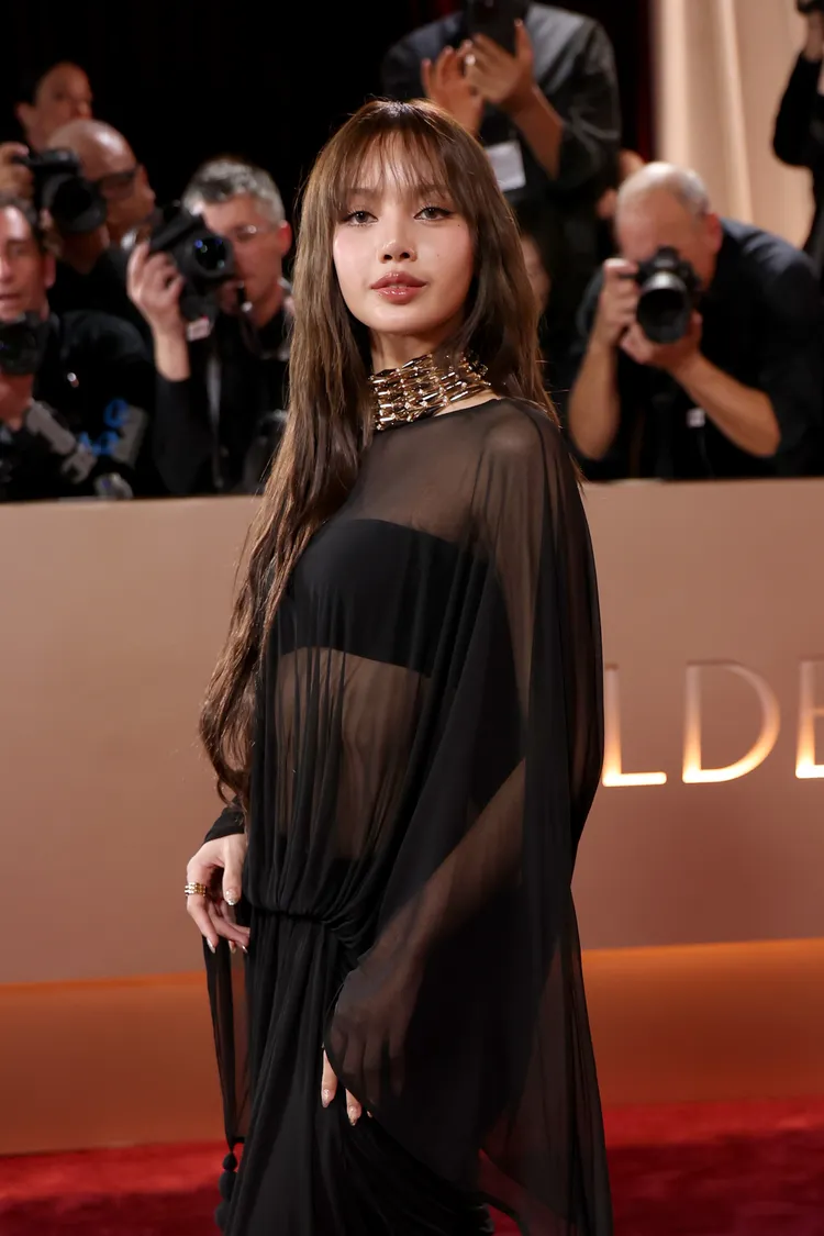 Lisa在金球獎配戴BVLGARI ETERNAL VIMINI系列頂級黃K金鑽石頸鍊。品牌提供