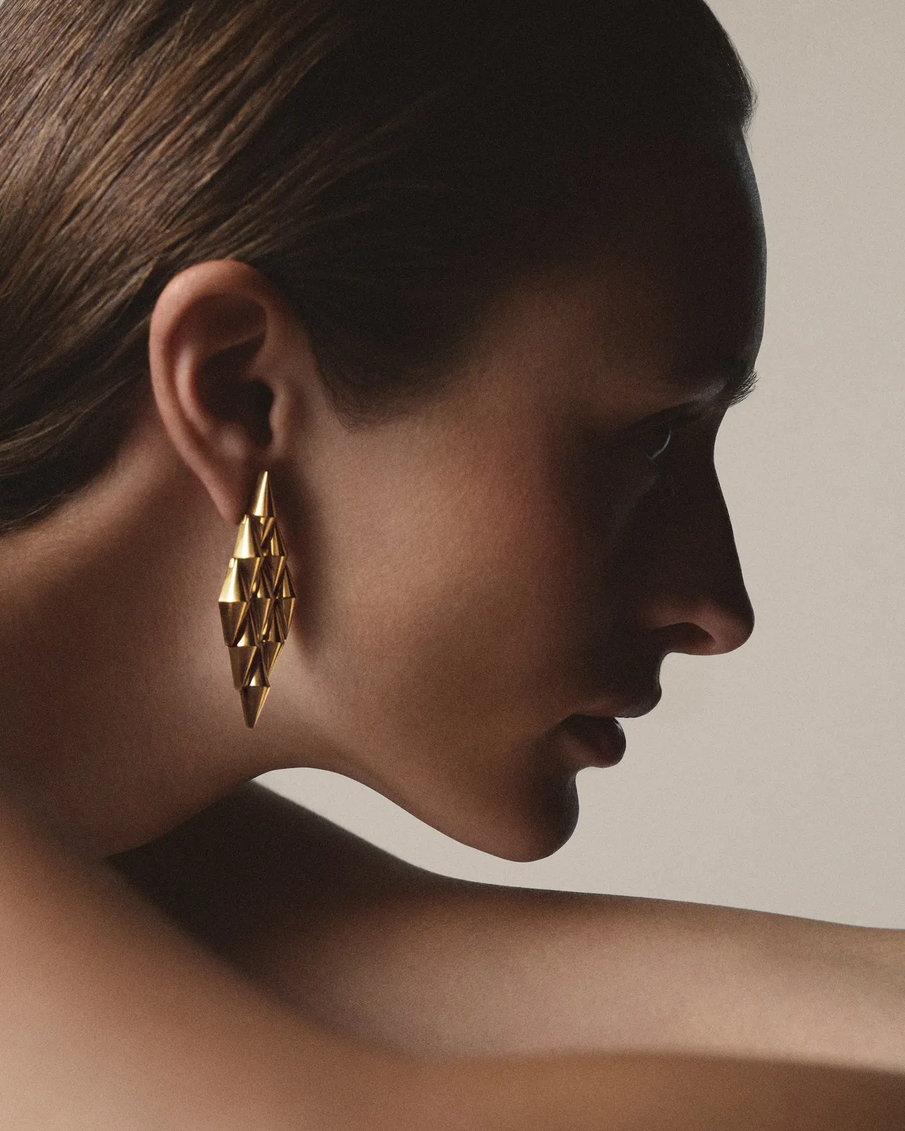 BVLGARI ETERNAL VIMINI系列黃K金耳環。品牌提供