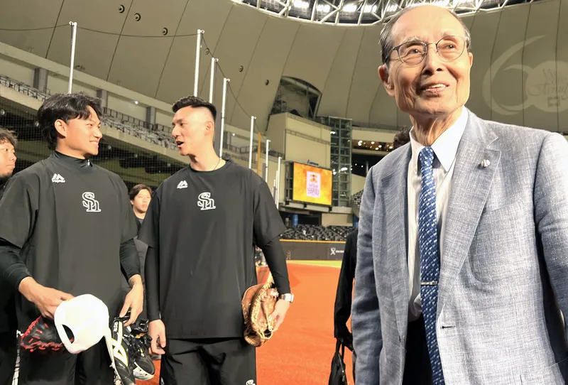 王貞治到場探班軟銀隊。  中央社