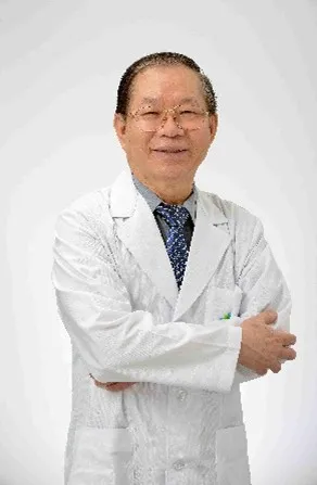 郭必芳醫師提醒，春意寒峭，保暖首重適時增減衣物。阮綜合提供