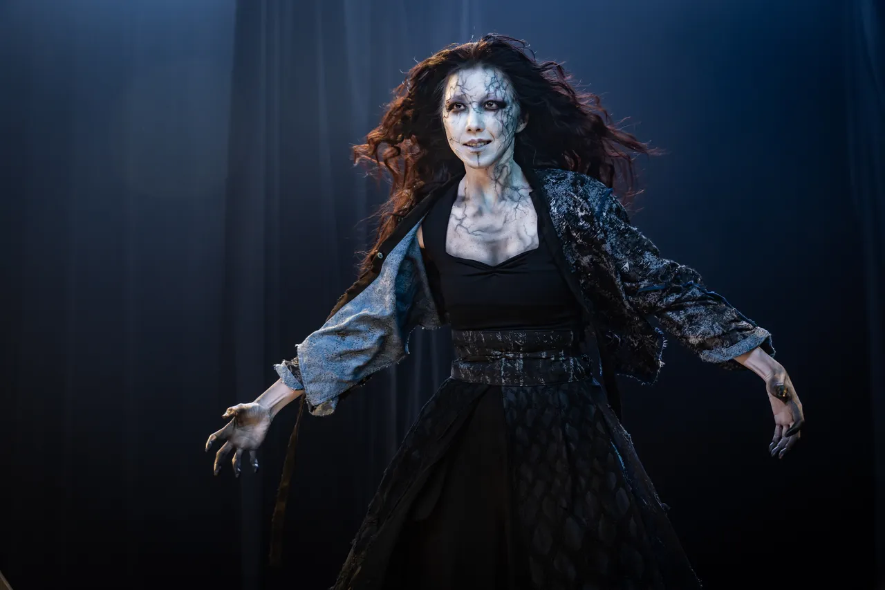 邵雨薇每天花3至4小時化上特殊妝扮演「惡鬼」。風暴國際提供