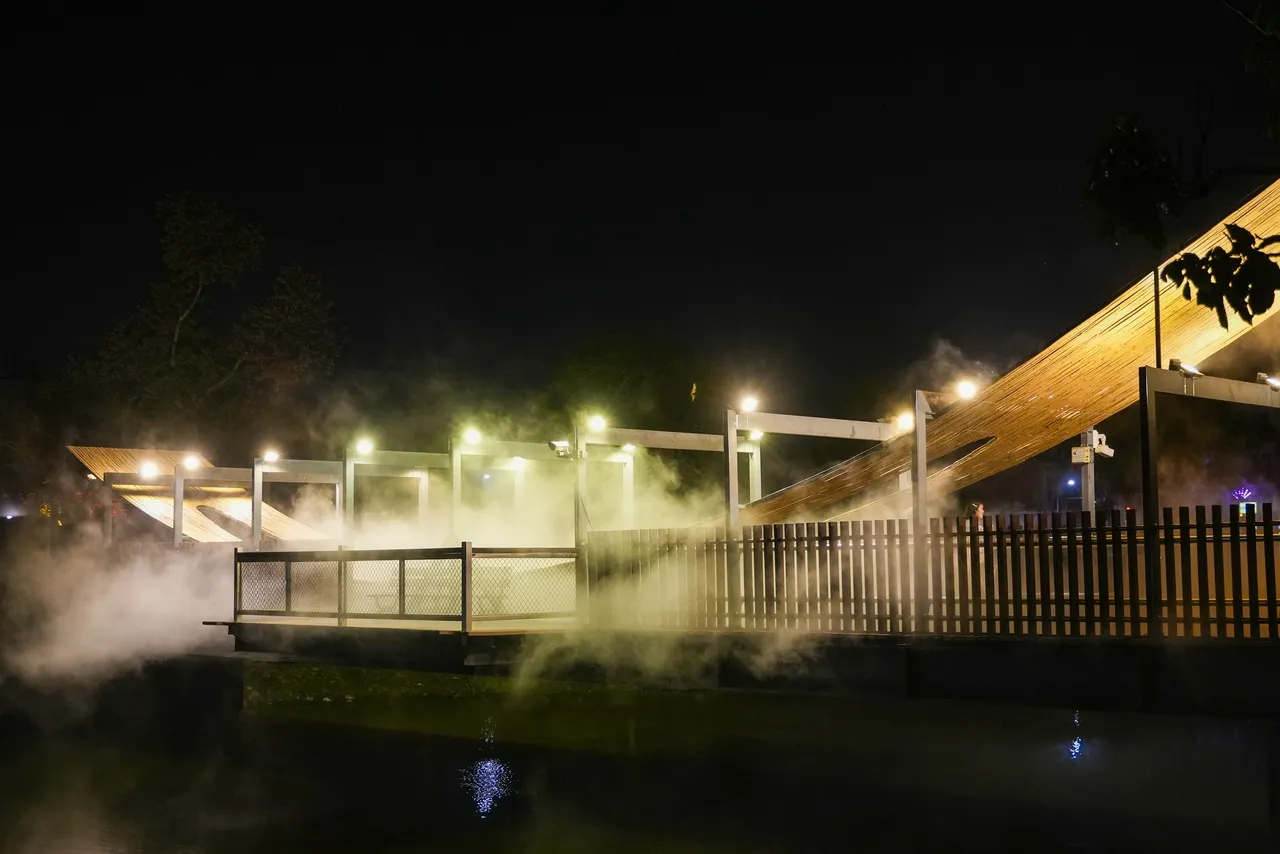 A14 飄落一片光景。田欣雲攝